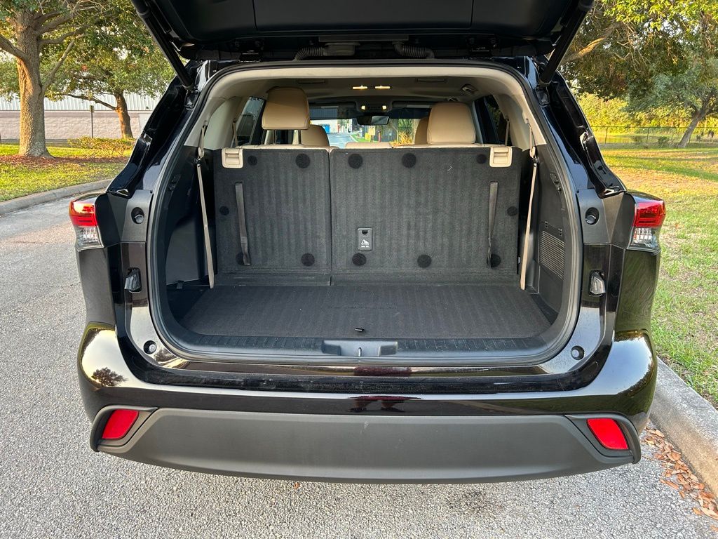 2021 Toyota Highlander XLE 10