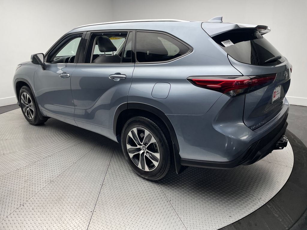 Thumbnail: 2021 Toyota Highlander - 7