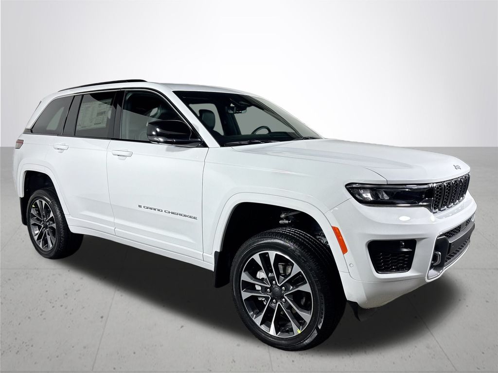2025 Jeep Grand Cherokee Overland photo 2