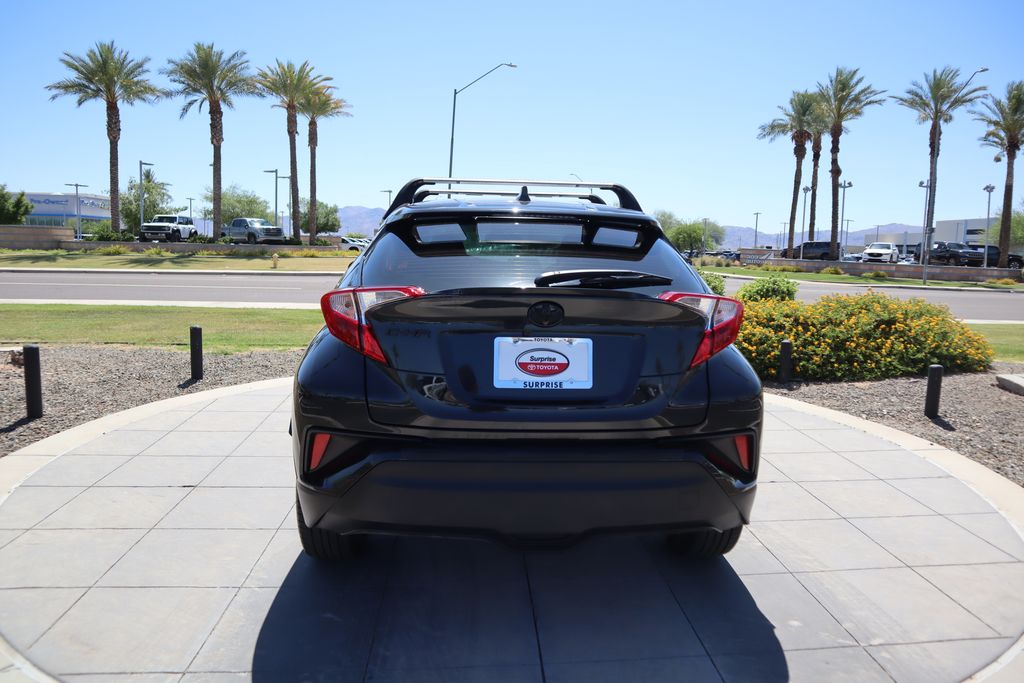 2022 Toyota C-HR XLE 6