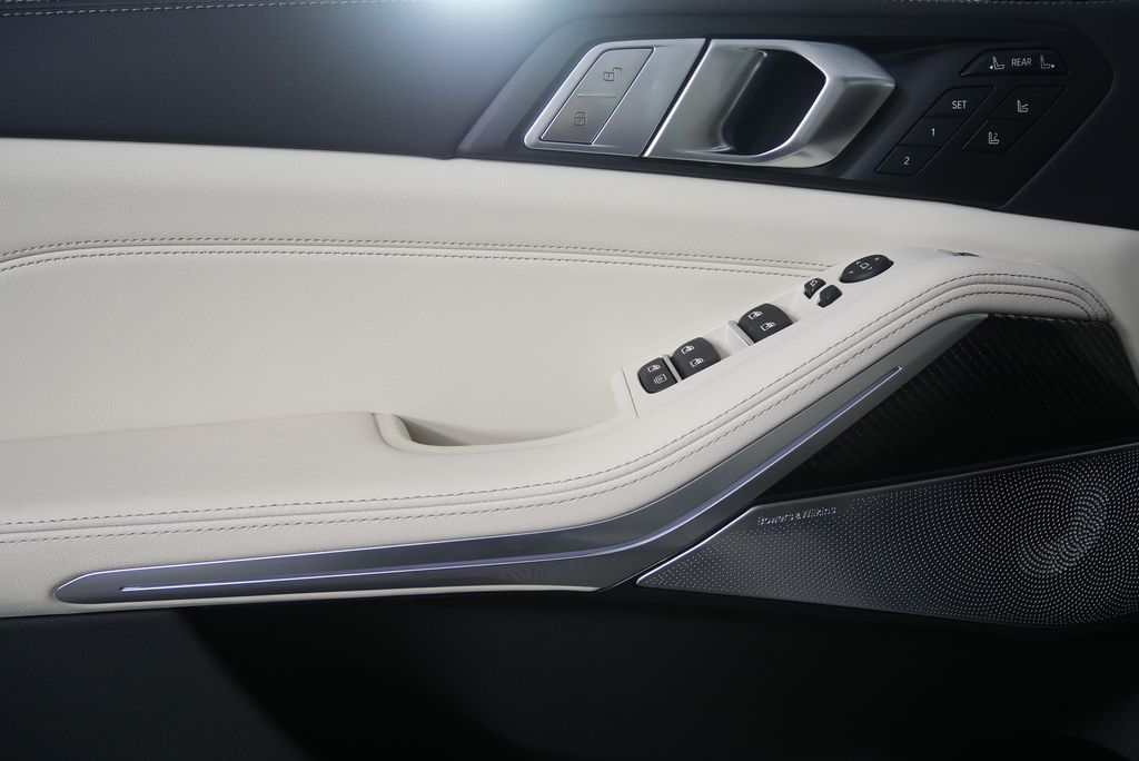 Thumbnail: 2026 BMW X7 - 9