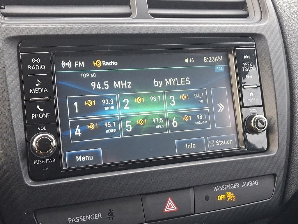 Thumbnail: 2023 Mitsubishi Outlander Sport - 17