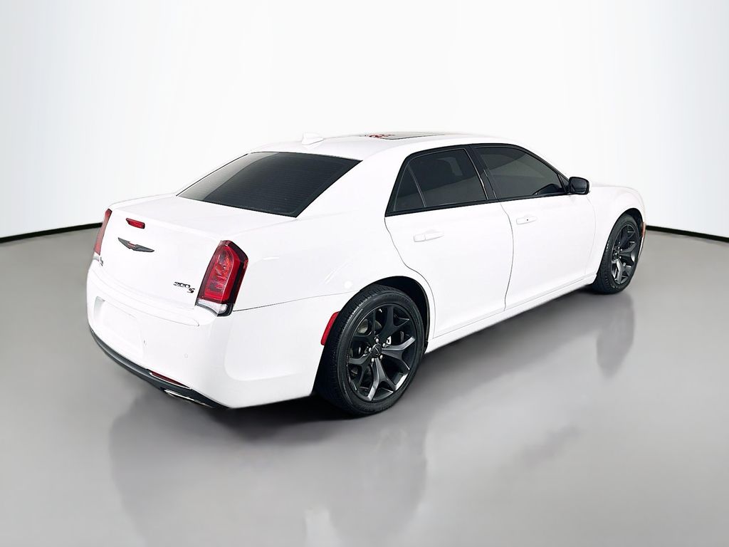 Used 2022 White Chrysler S image 7