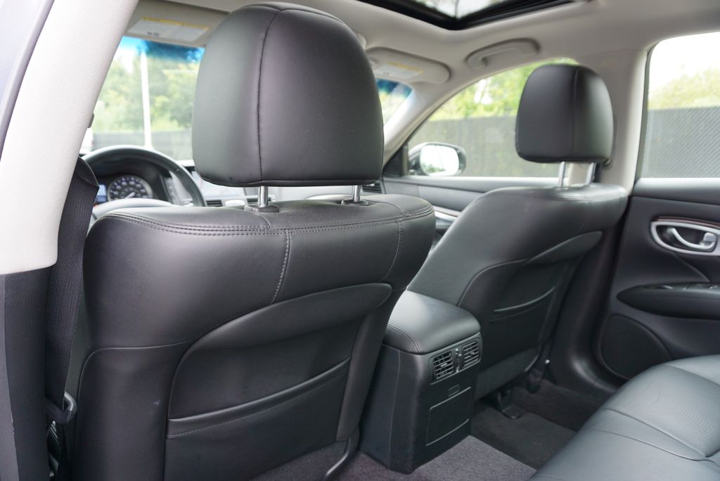 Thumbnail: 2015 INFINITI Q70 - 14