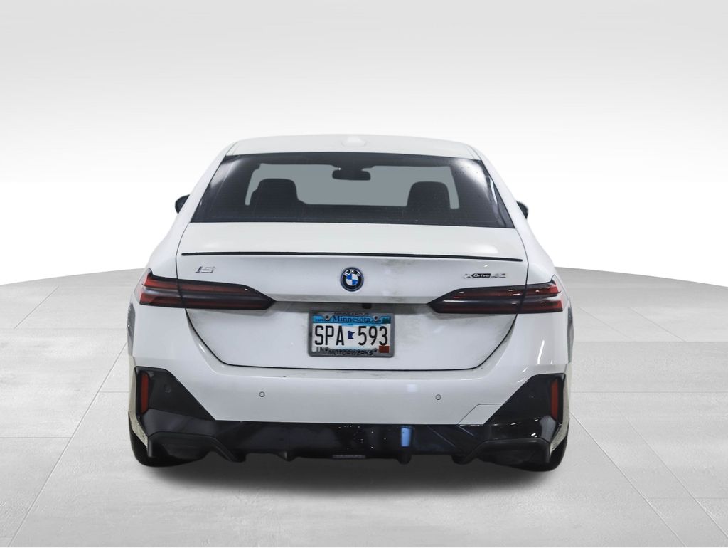 Thumbnail: 2026 BMW i5 - 4