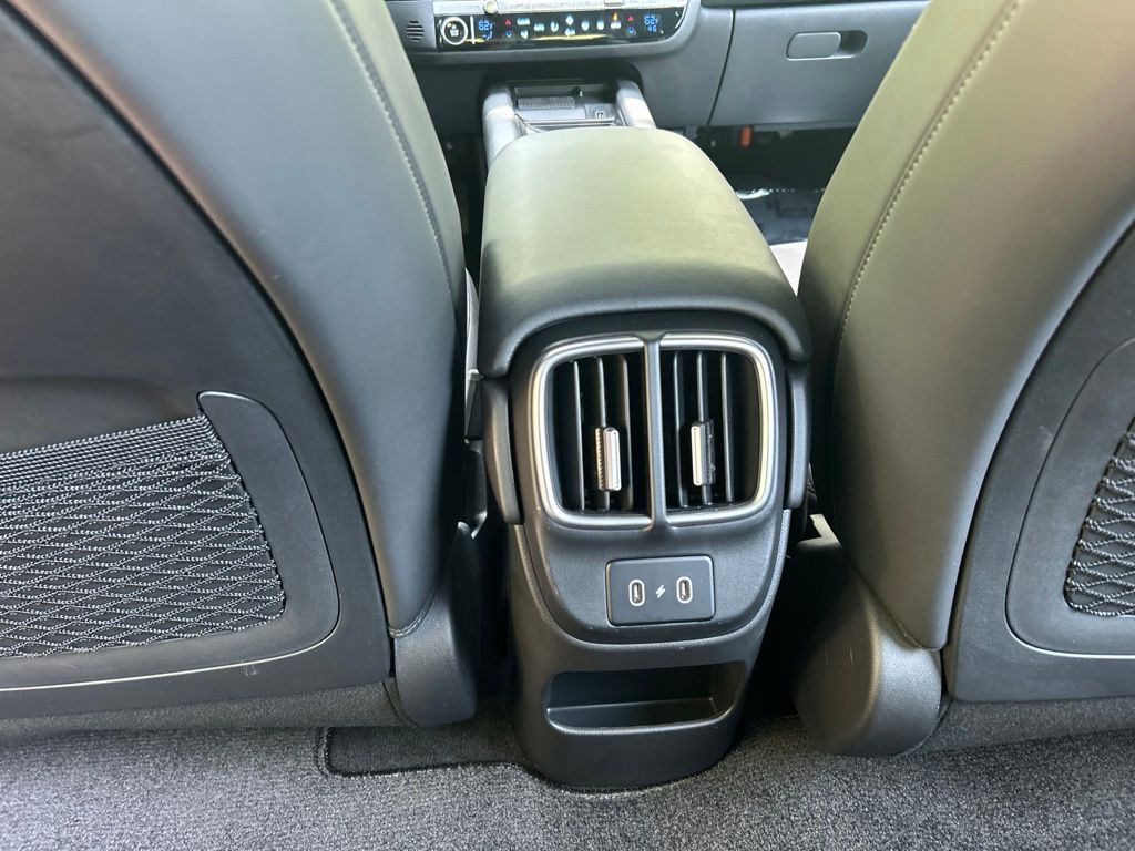 Used 2024 Gold Hyundai SEL image 27