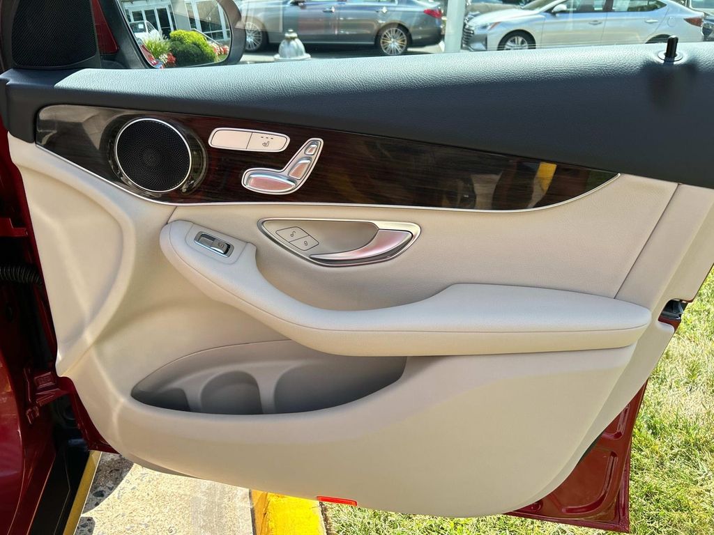 Thumbnail: 2016 Mercedes-Benz GLC - 19