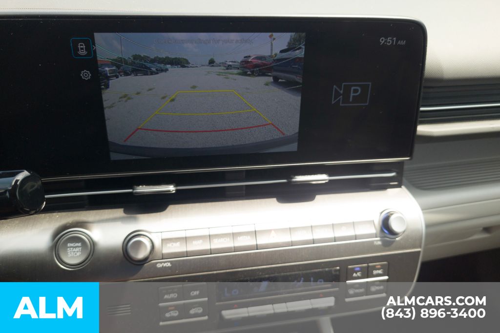 Used 2025 White Hyundai SEL image 8