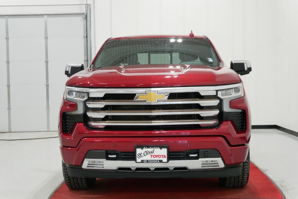Used 2022 Chevrolet Silverado 1500 High Country with VIN 3GCUDJEL3NG600724 for sale in Waite Park, Minnesota