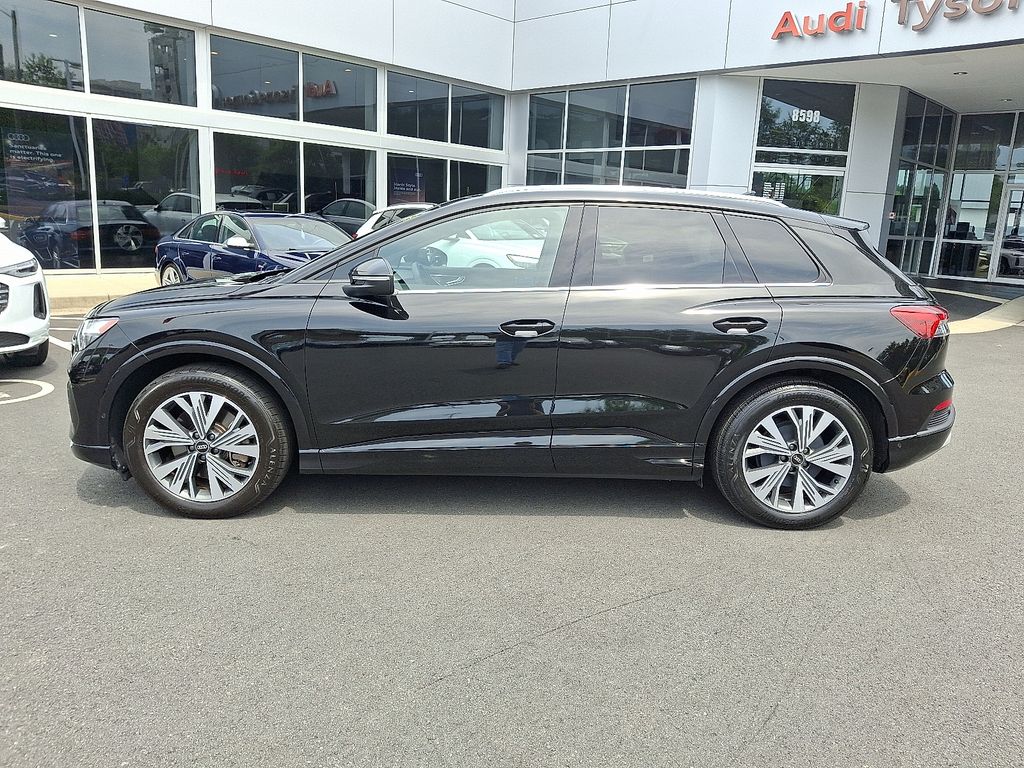 Thumbnail: 2023 Audi Q4 e-tron - 7