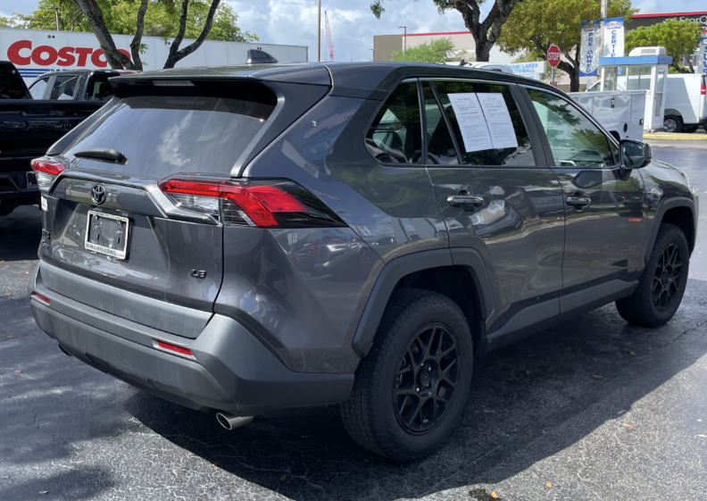 View vehicle photo 5