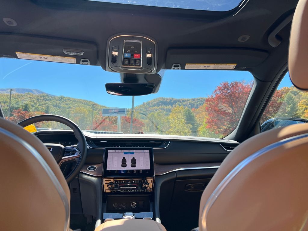 new 2025 Jeep Grand Cherokee car, priced at $57,990