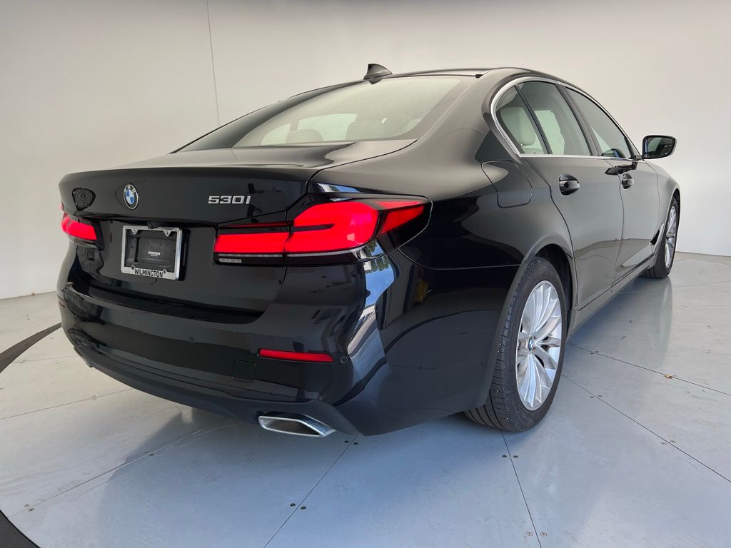 Thumbnail: 2023 BMW 5 Series - 3