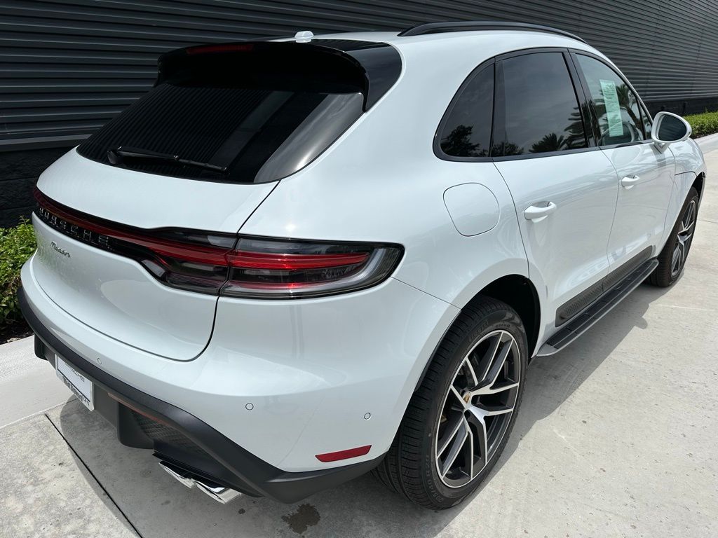 Thumbnail: 2025 Porsche Macan - 10