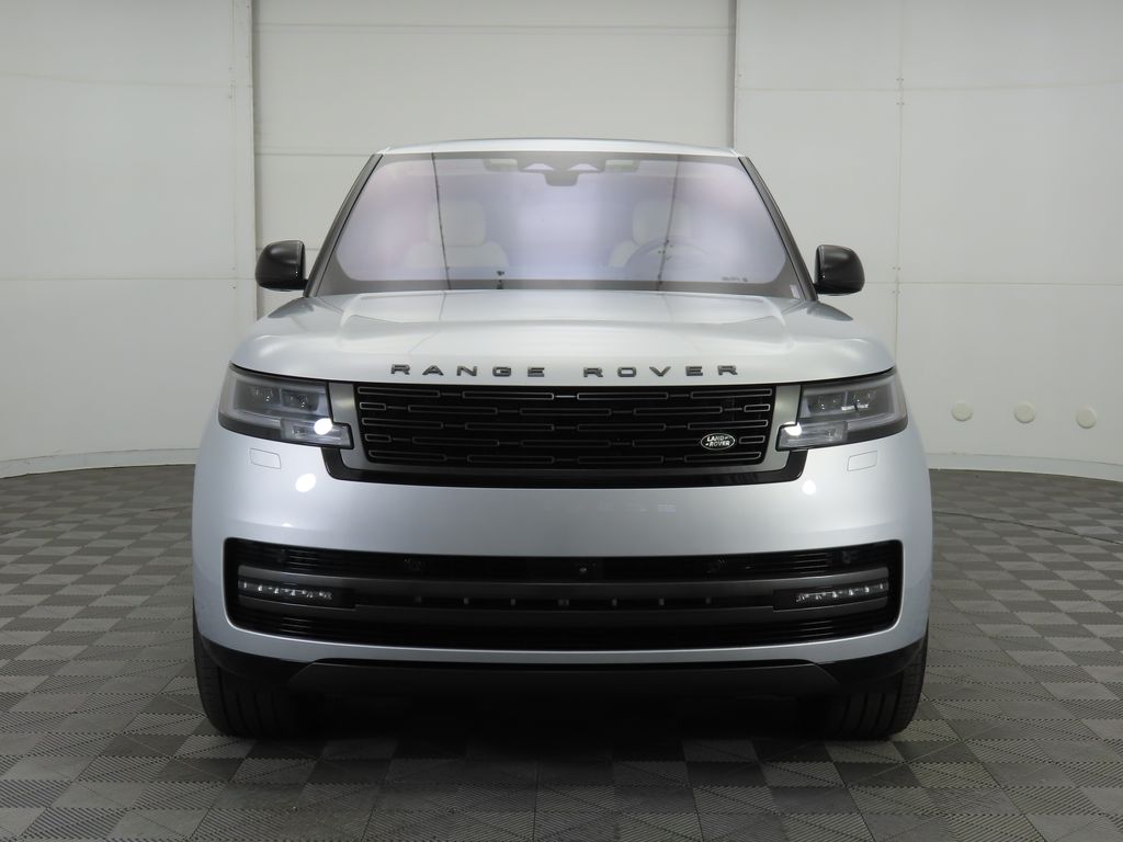 2023 Land Rover Range Rover SE 2