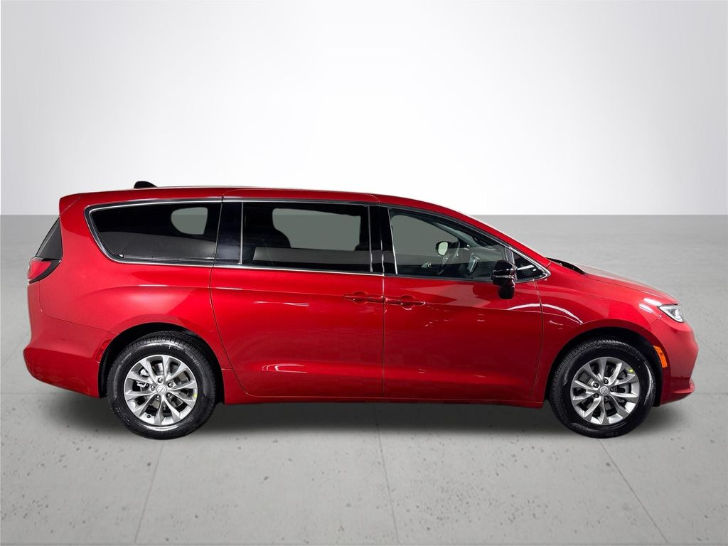 2026 Chrysler Pacifica Limited photo 4