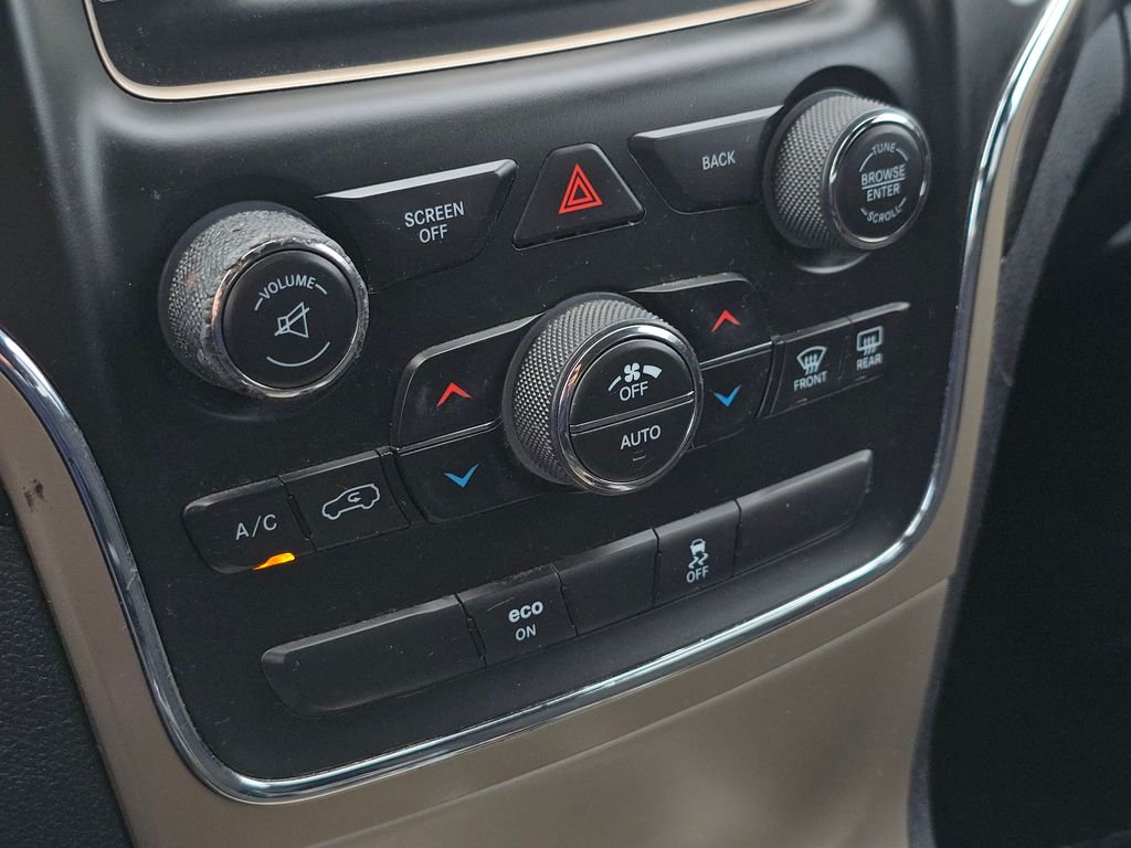 2014 Jeep Grand Cherokee Laredo photo 28
