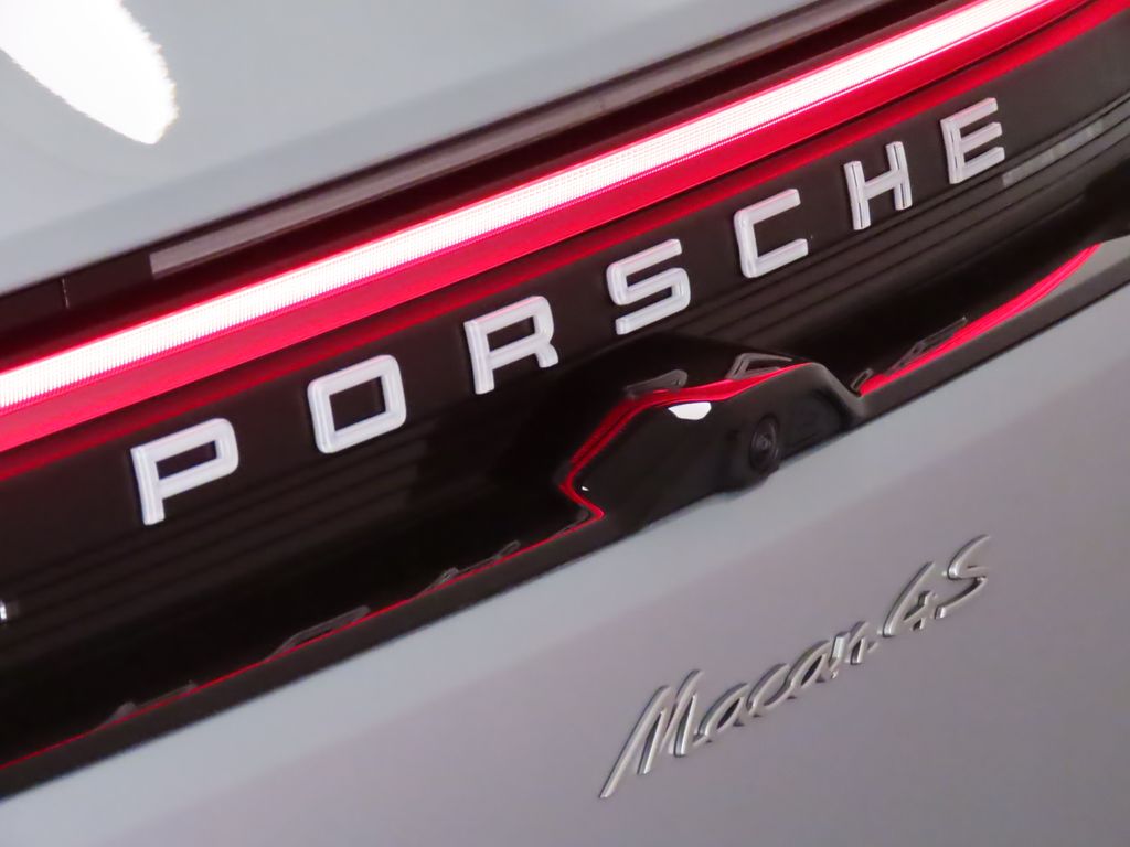 Thumbnail: 2025 Porsche Macan - 12