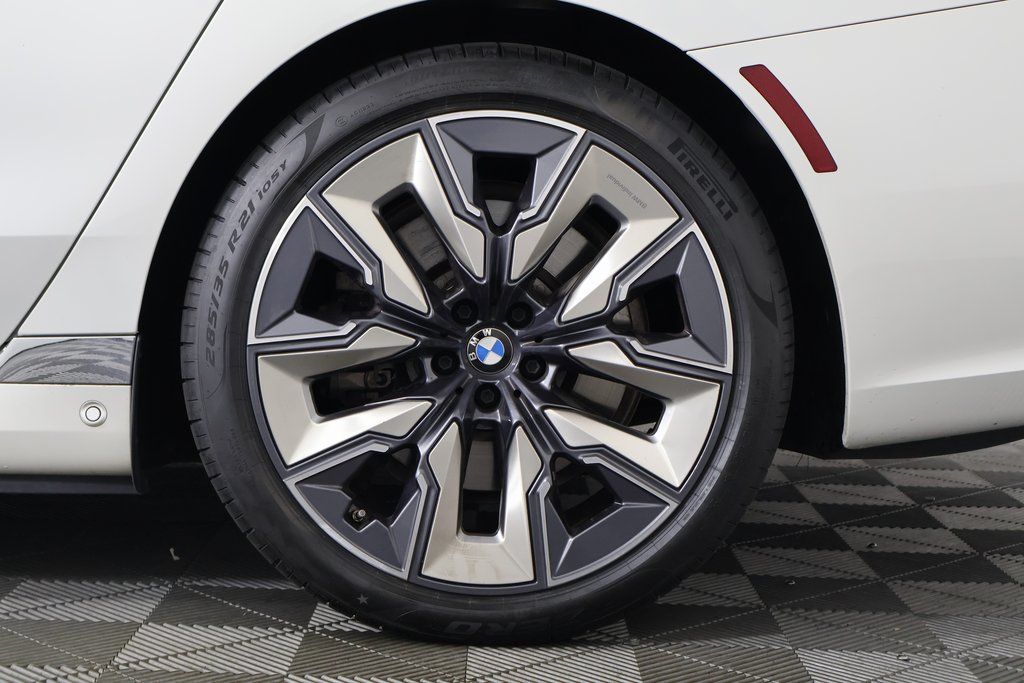 Thumbnail: 2023 BMW i7 - 16