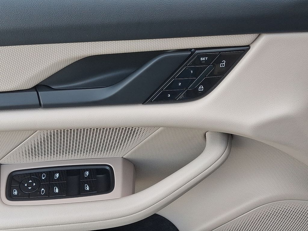 Thumbnail: 2021 Porsche Taycan - 4