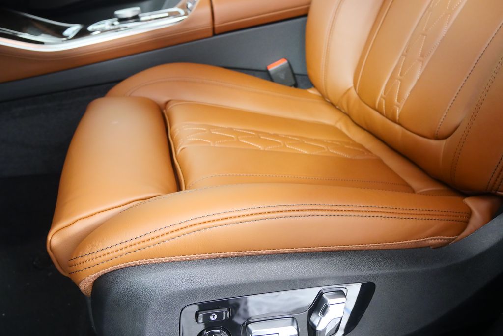 Thumbnail: 2026 BMW X5 - 10
