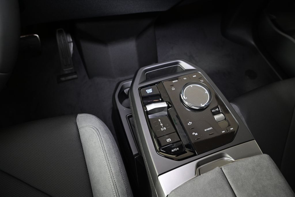 Thumbnail: 2026 BMW iX - 19