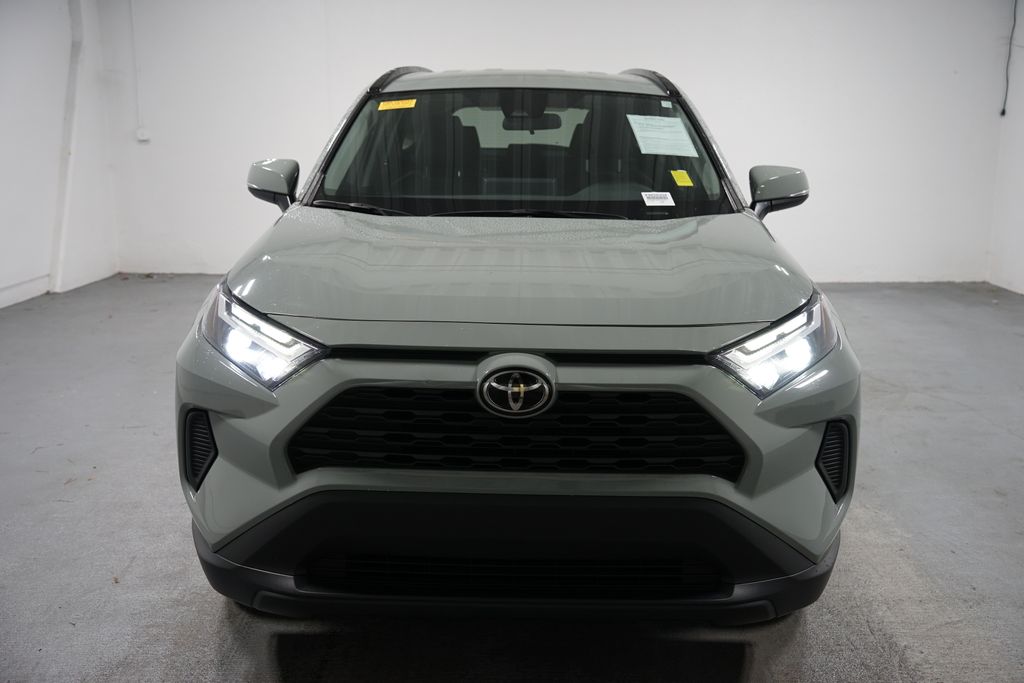 2022 Toyota RAV4 XLE 2