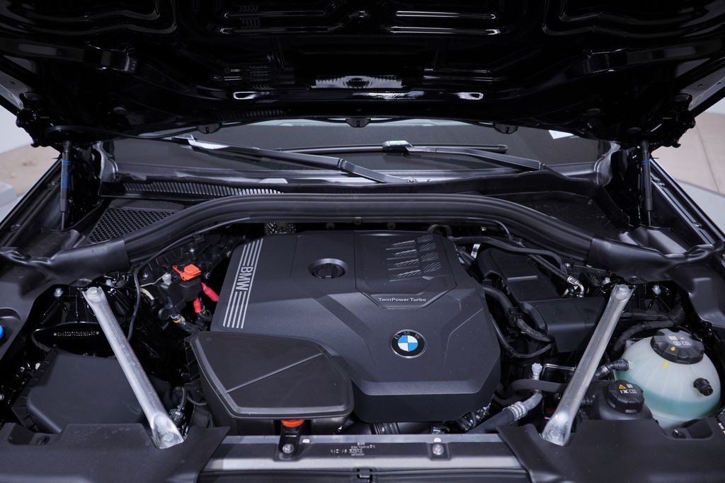 Thumbnail: 2025 BMW X4 - 14