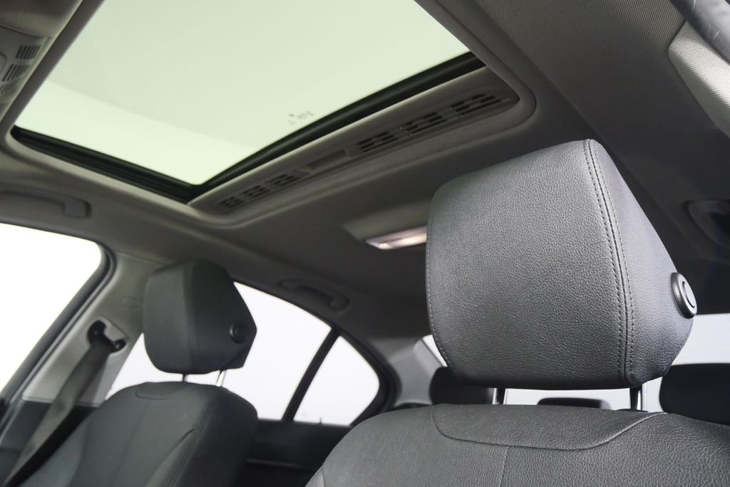 Thumbnail: 2018 BMW 3 Series - 12