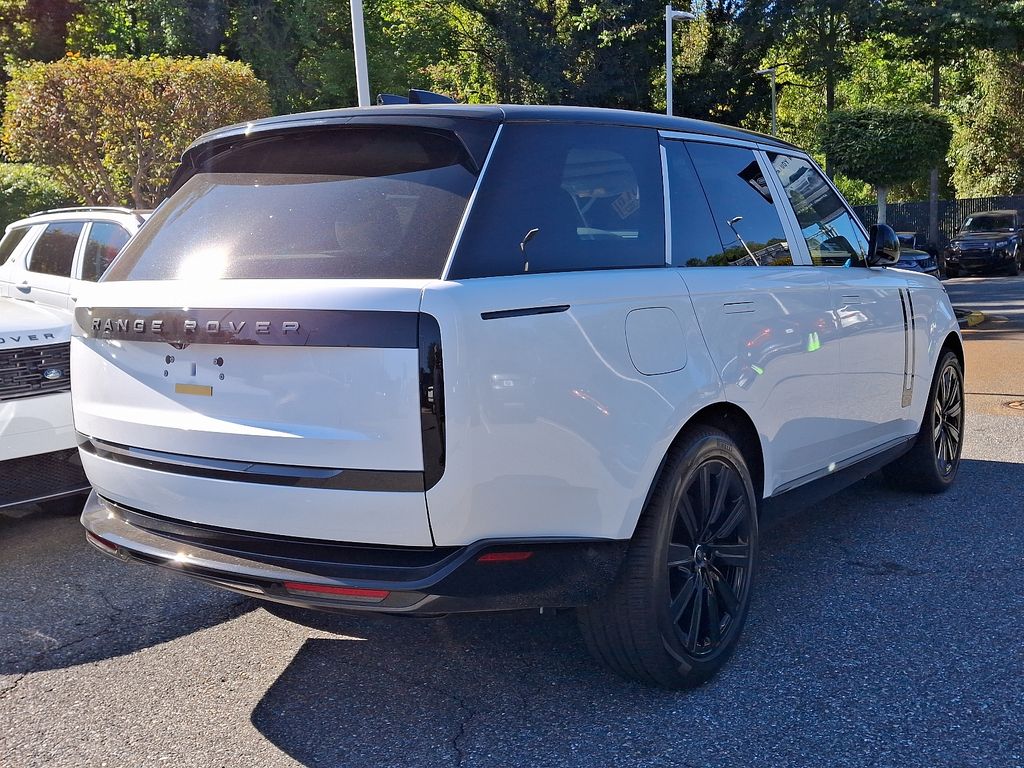 2025 Land Rover Range Rover SE 3