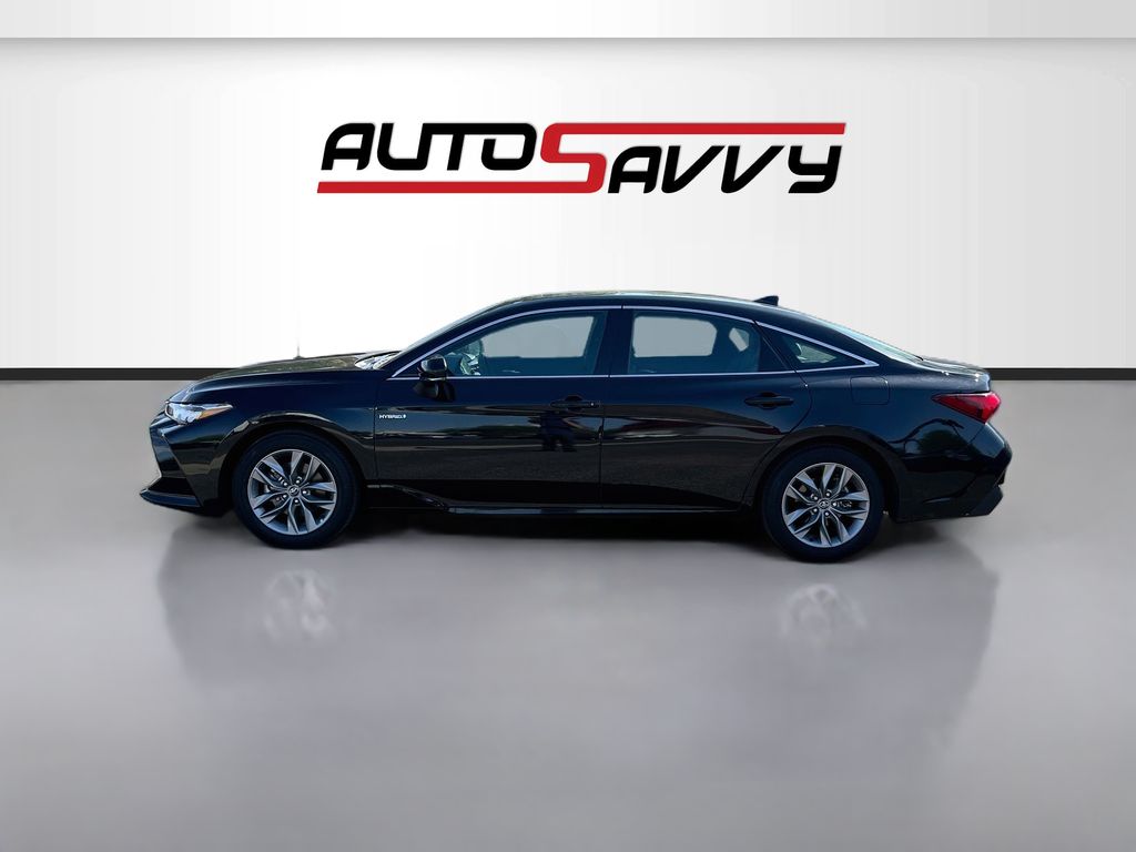 Used 2020 Black Toyota XLE Plus image 4