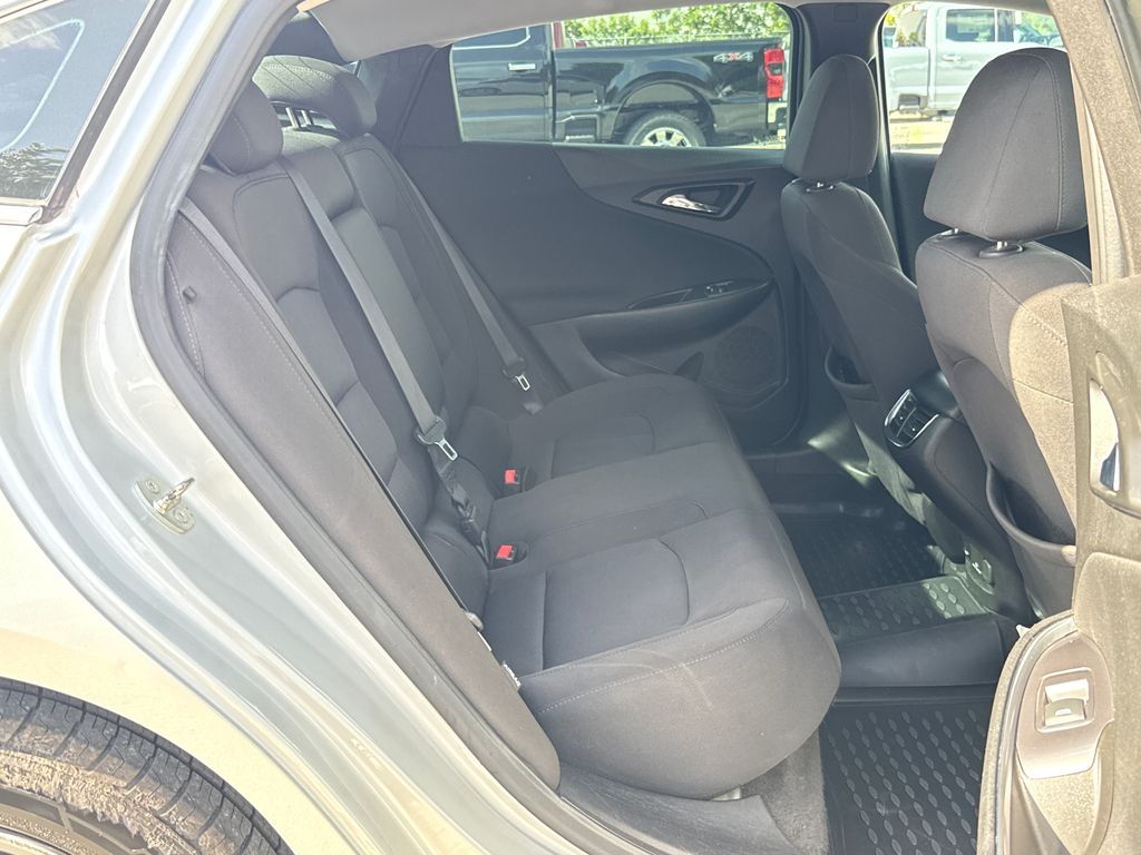 Used 2018 Silver Chevrolet LT image 26