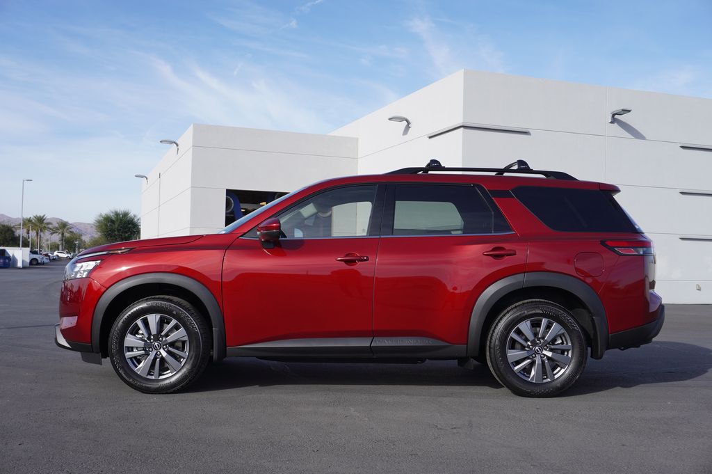 2025 Nissan Pathfinder SV 2