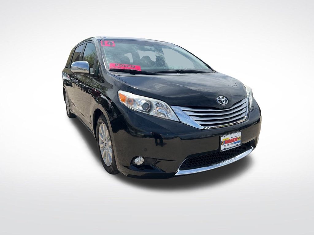 2014 Toyota Sienna XLE 7-Passenger Auto Access Se photo