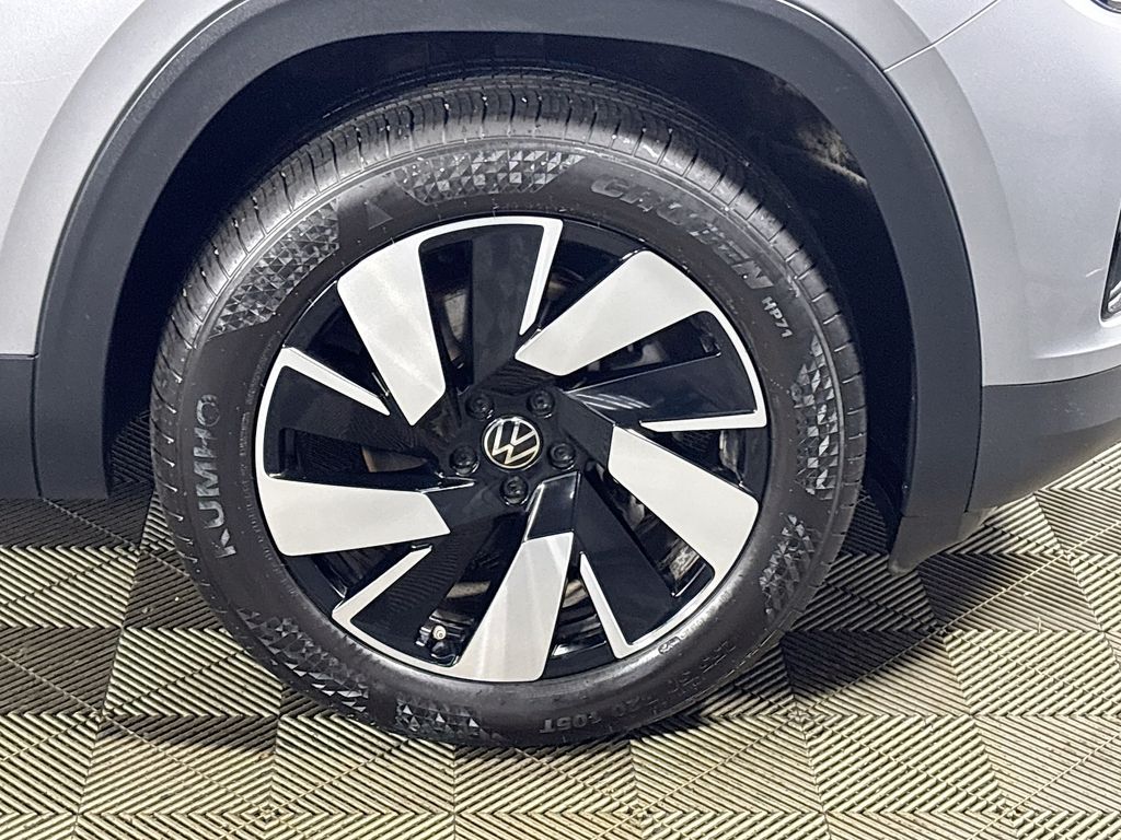 2025 Volkswagen Atlas Cross Sport 2.0T SE w/Technology