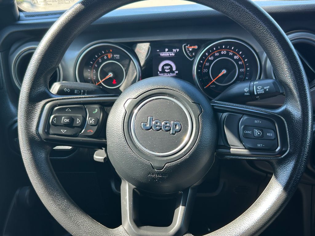 Thumbnail: 2023 Jeep Gladiator - 17