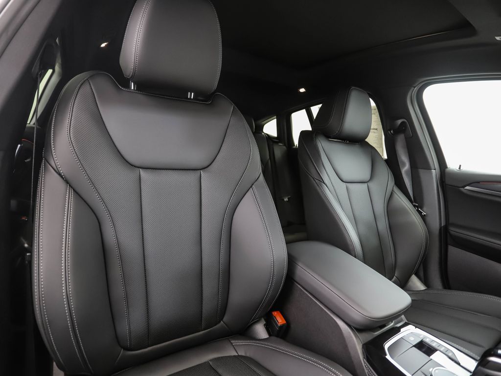 Thumbnail: 2025 BMW X4 - 30