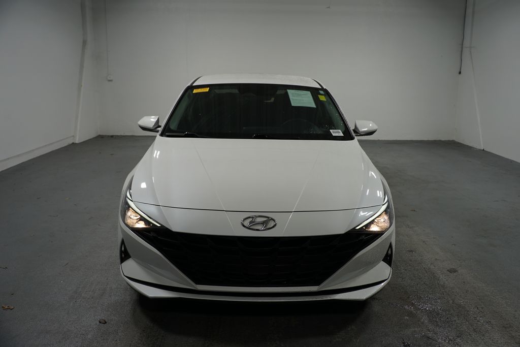 2022 Hyundai Elantra SE 2