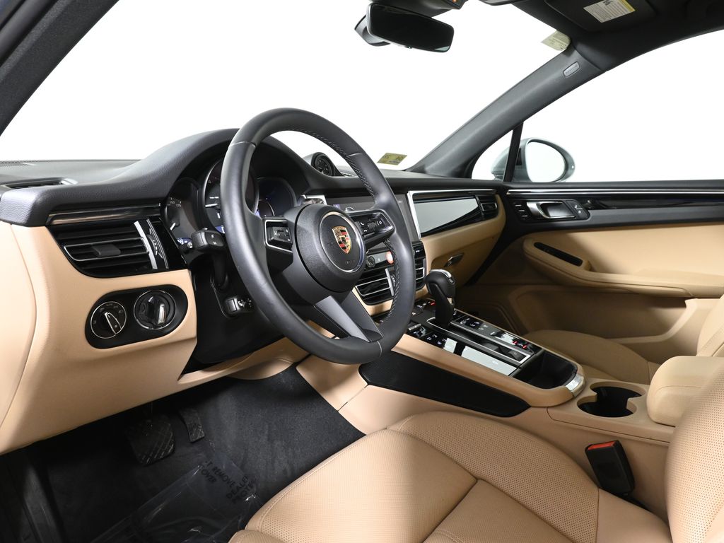 Thumbnail: 2025 Porsche Macan - 4