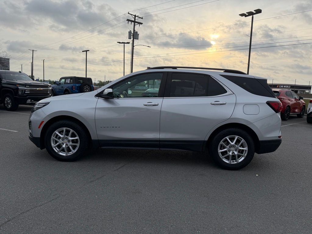 View vehicle photo 4