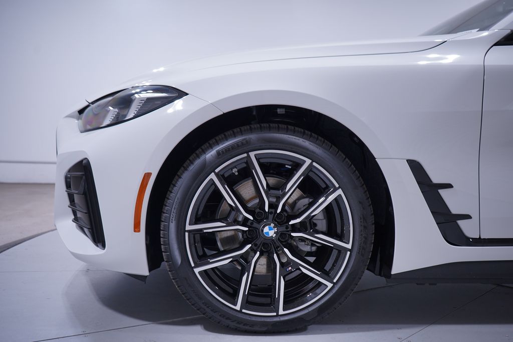 Thumbnail: 2026 BMW i4 - 2
