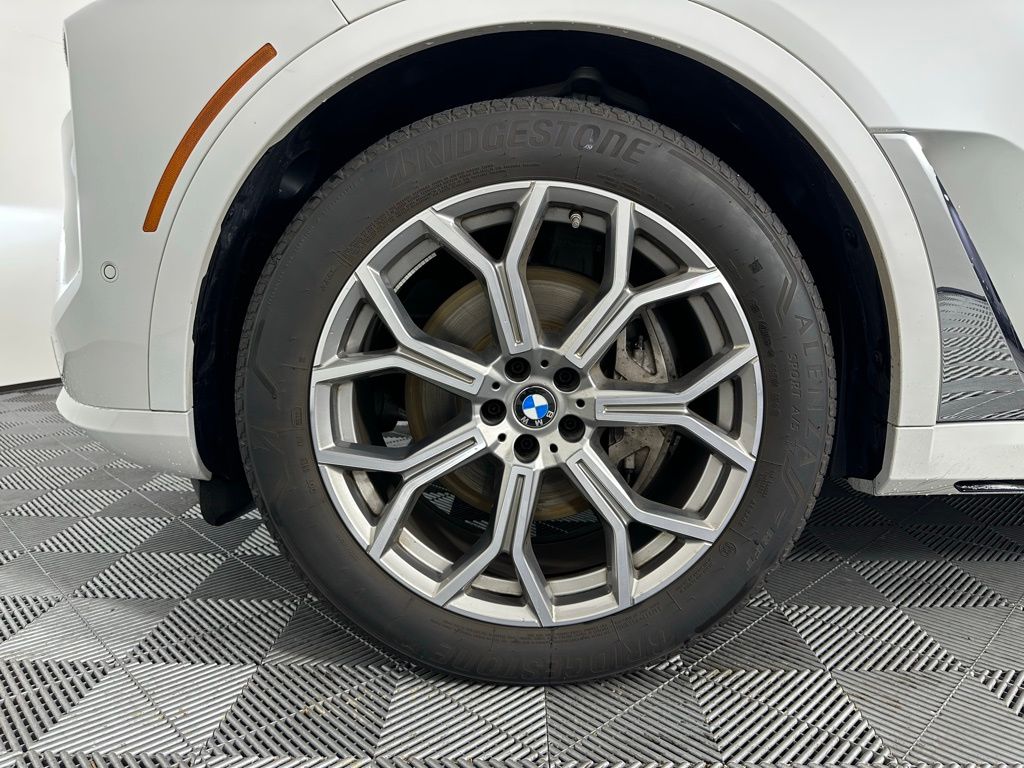 Thumbnail: 2023 BMW X7 - 9