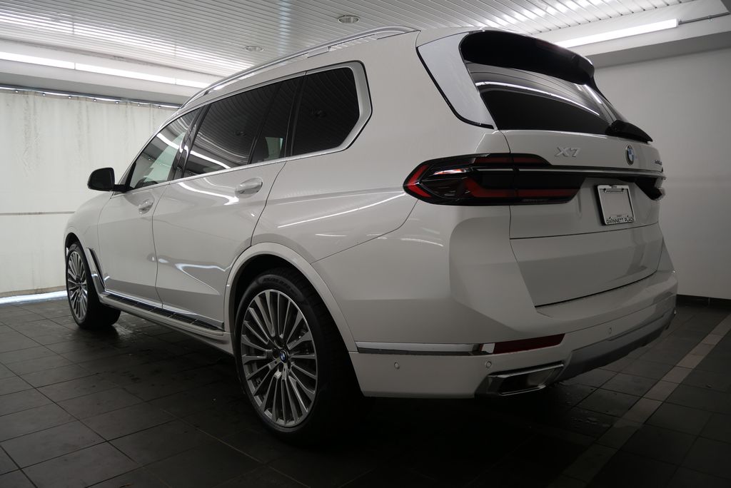 2025 BMW X7 xDrive40i 5