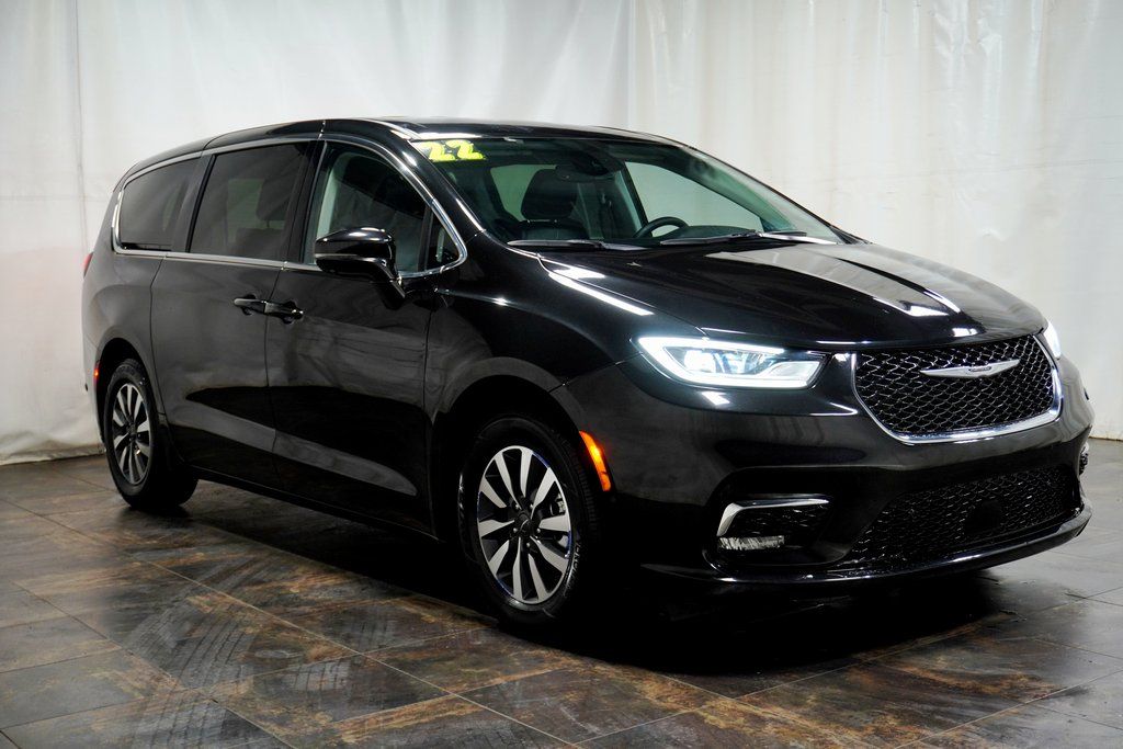 2022 Chrysler Pacifica Hybrid Touring L