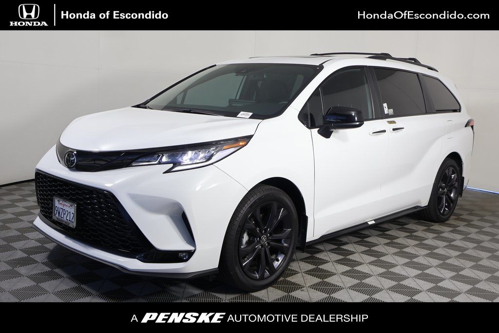 Thumbnail: 2026 Toyota Sienna - 1