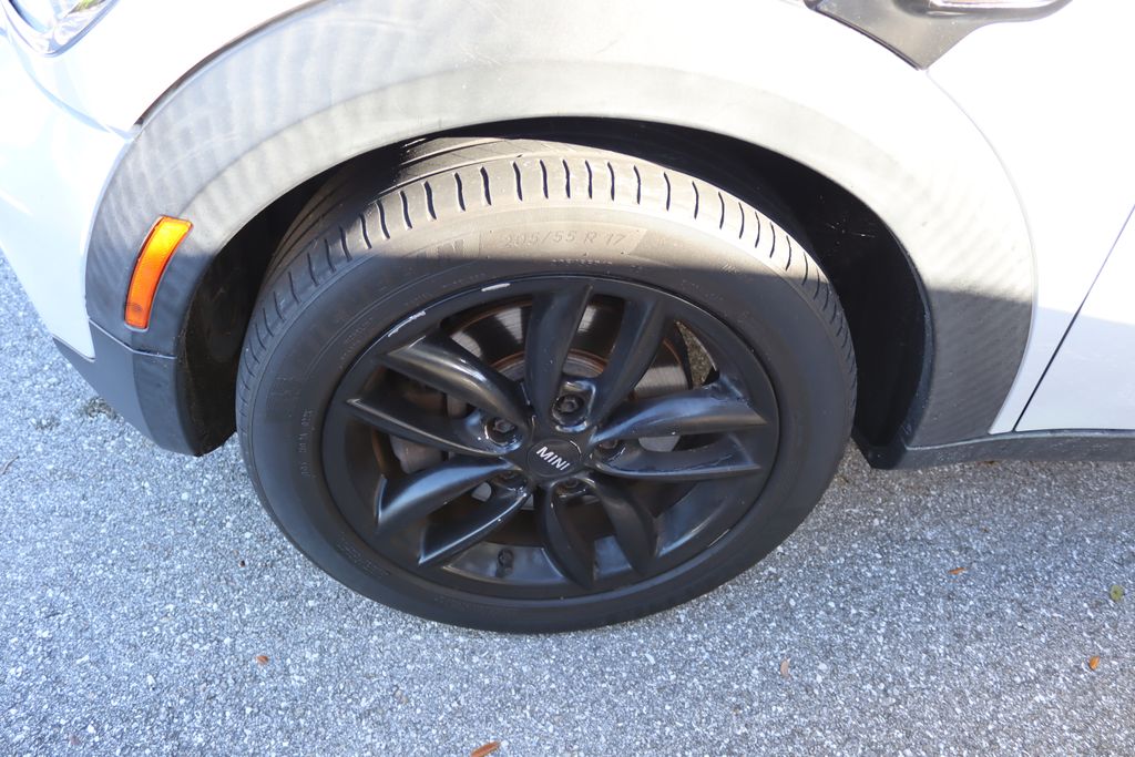 Thumbnail: 2014 MINI Cooper Countryman - 4