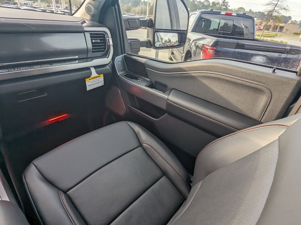 2024 Ford F-250 Super Duty Black Widow