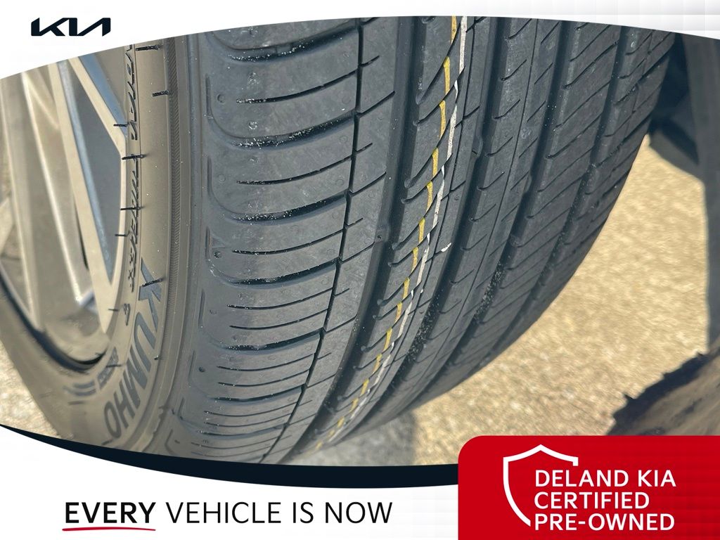Used 2024 Hyundai Elantra Sedan