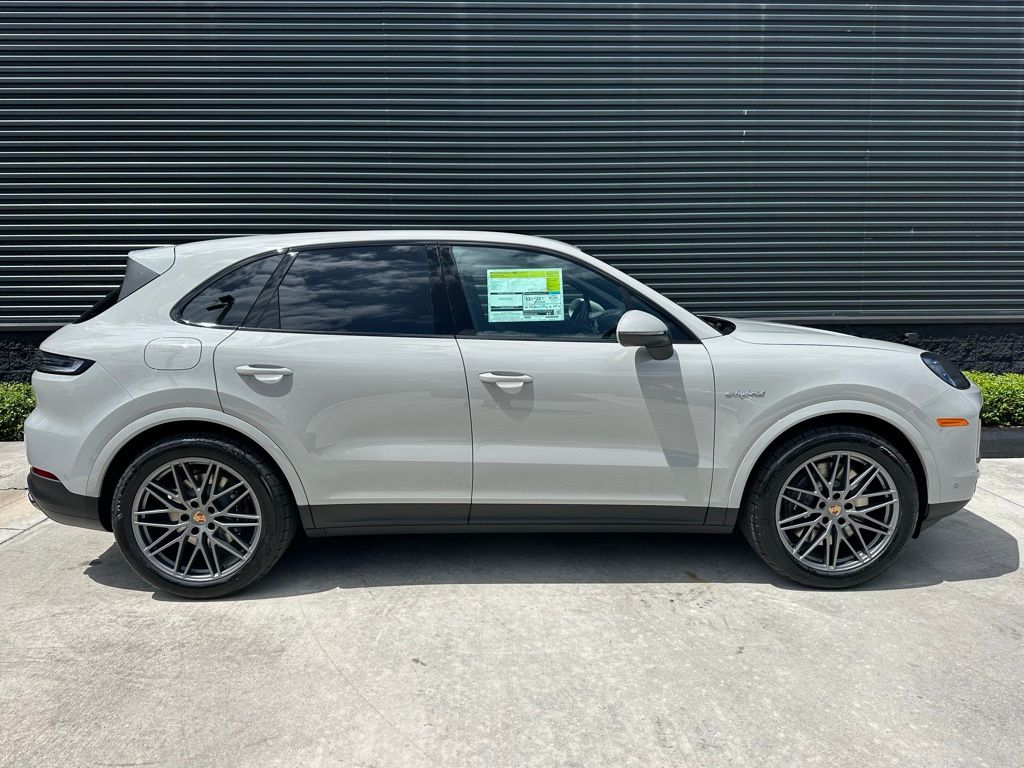 Thumbnail: 2026 Porsche Cayenne - 10