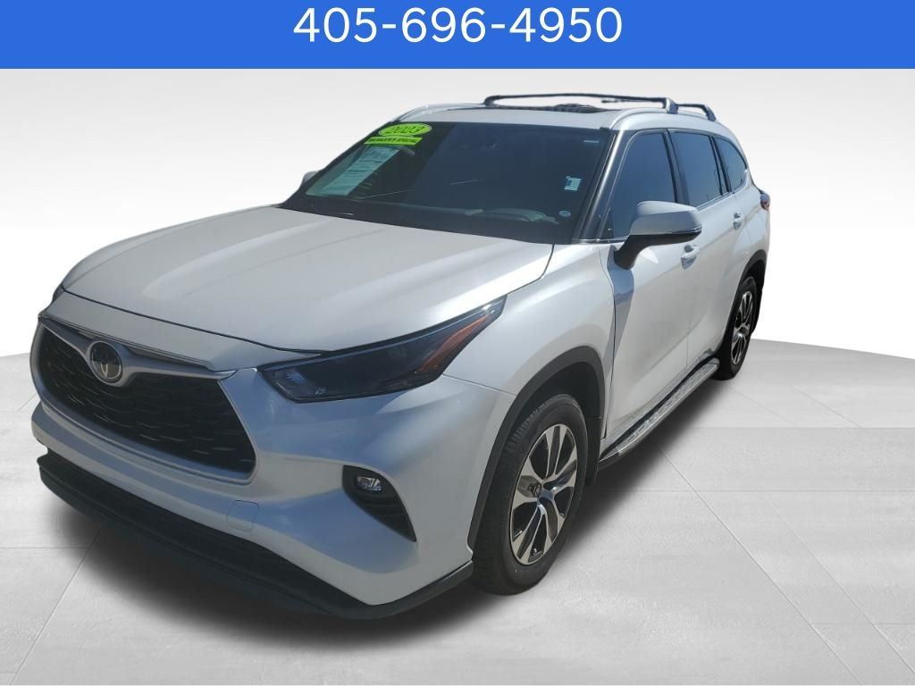 White (Wind Chill Pearl) 2023 Toyota Highlander XLE FWD SUV / Crossover Front-Wheel Drive 8-Speed Automatic